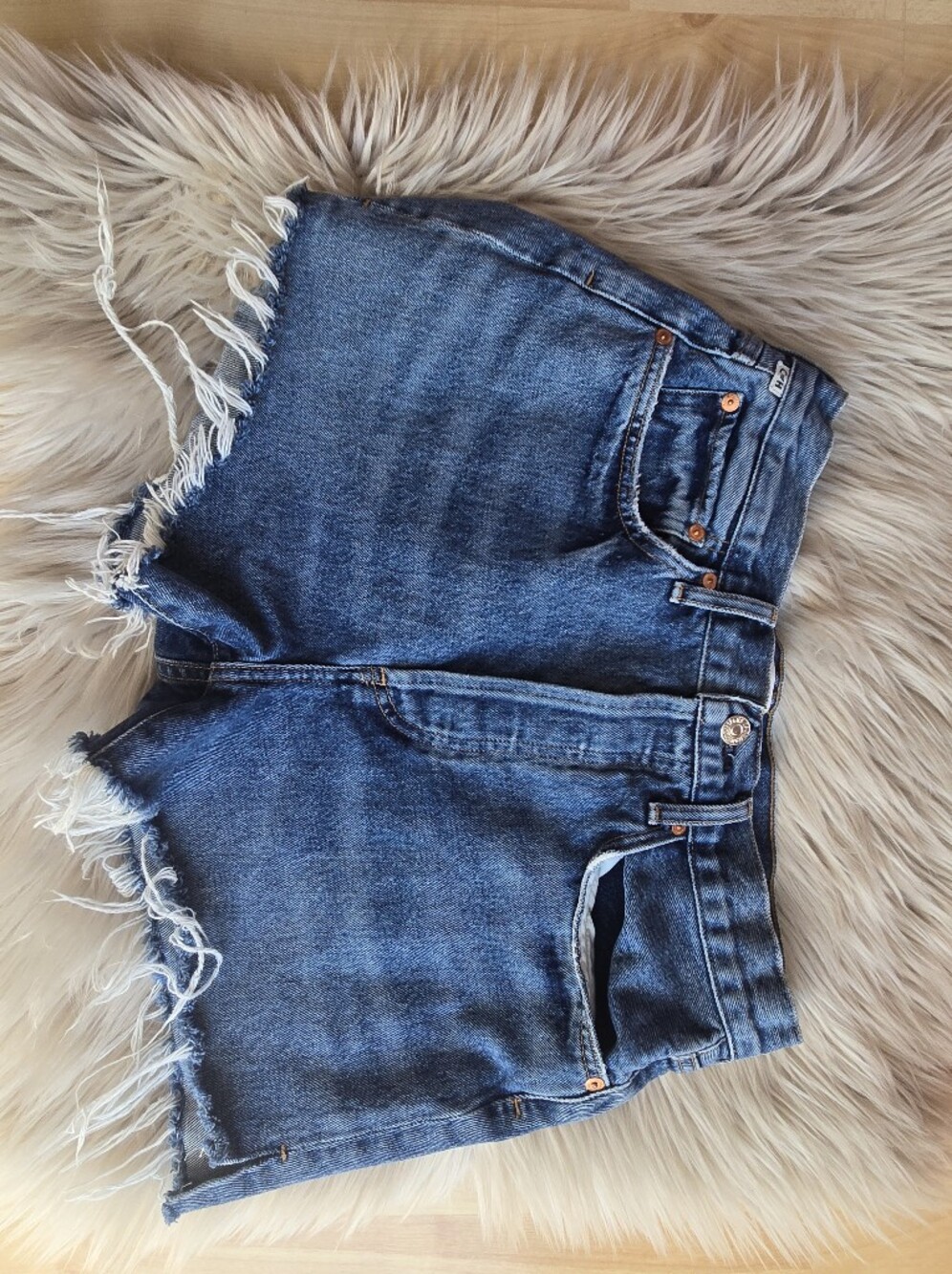 Citizens Of Humanity Dark Blue Frayed Hem Denim Shorts - Picture 7 of 10